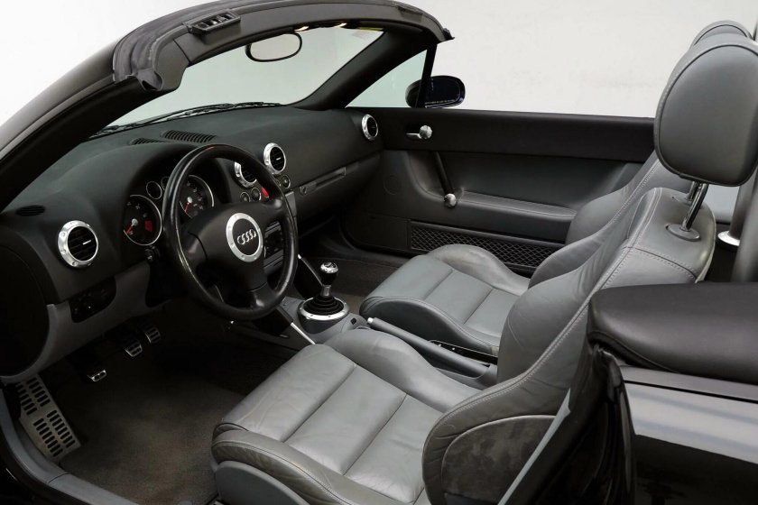 Audi TT 2000 салон