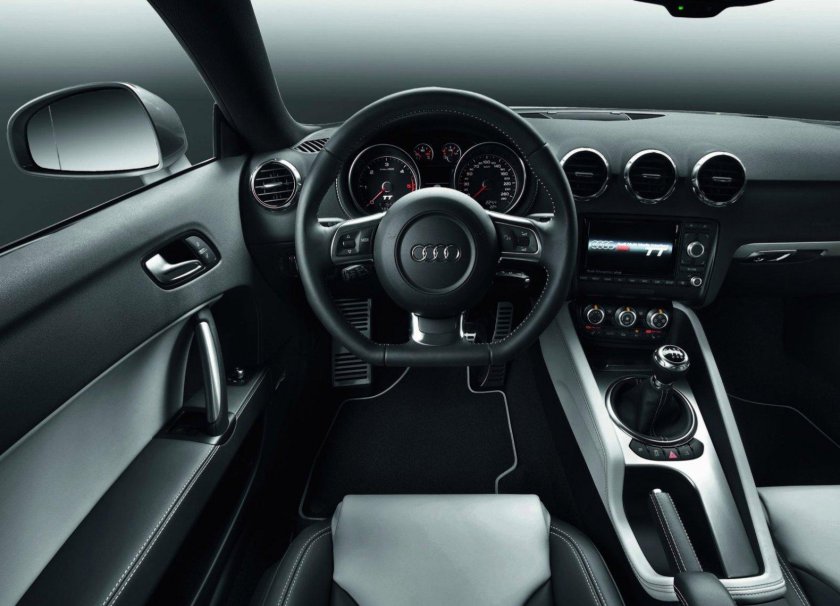 Ауди ТТ 2010 салон
