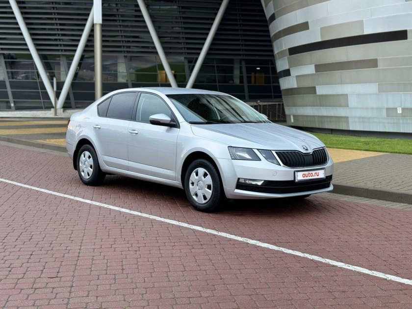Skoda octavia 2017 серебристый