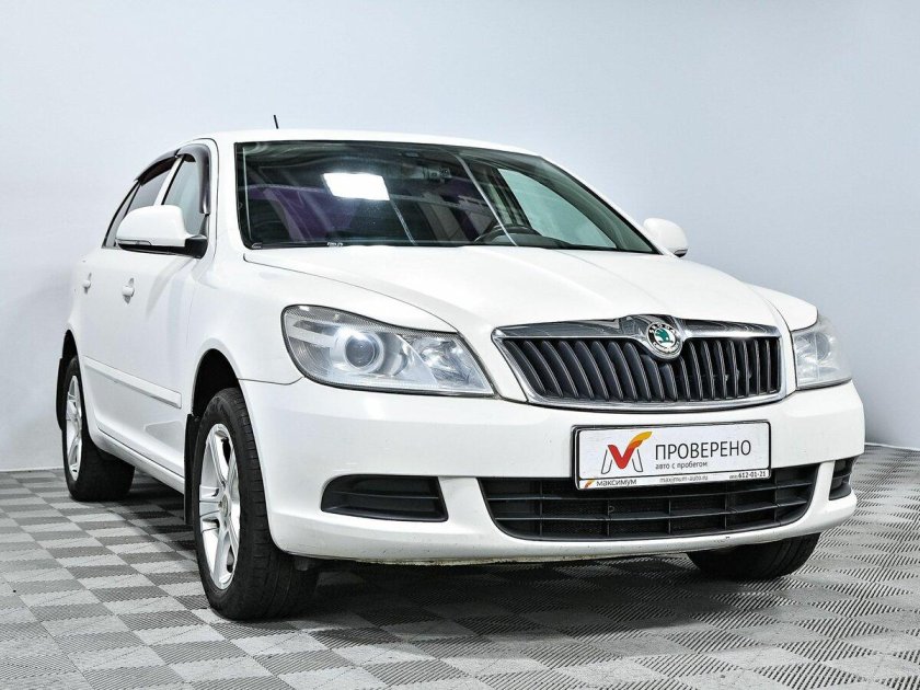 Номер 957 31 рус белая Шкода Октавия