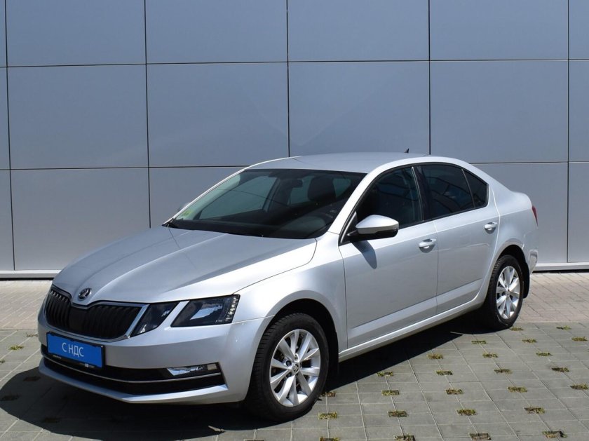 Шкода Октавия 2018 серебристая