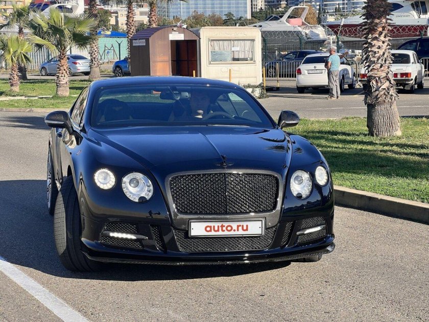 Машина bentley continental gt