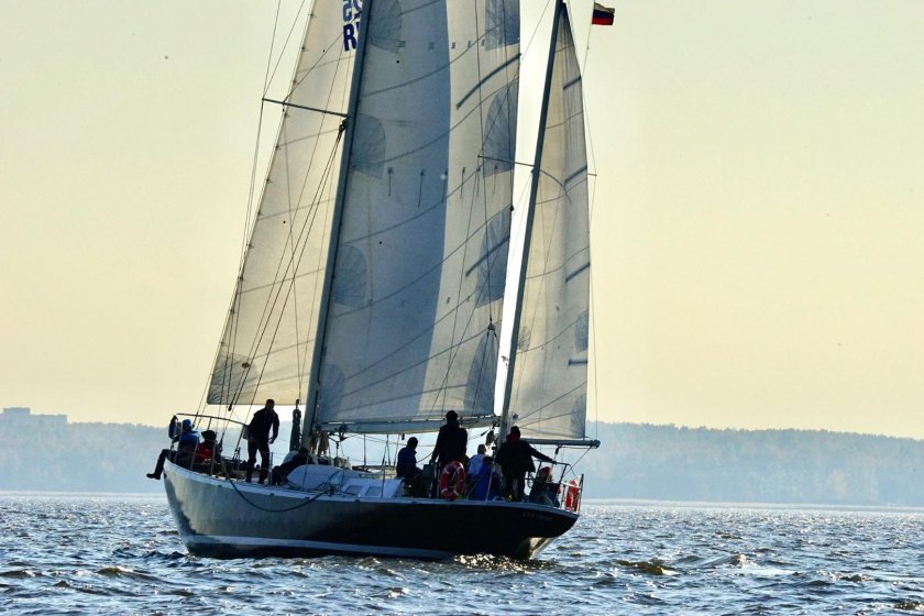 Парусная яхта