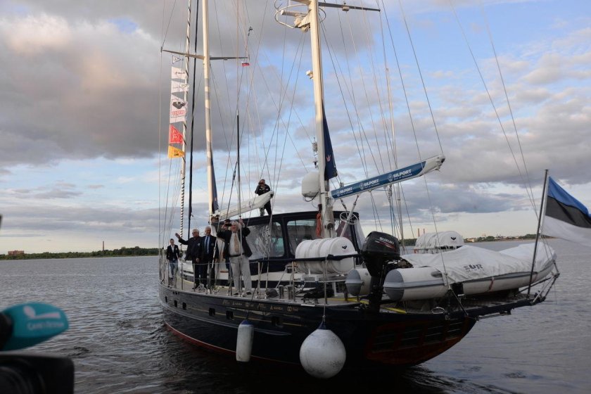 Крейсерская яхта Антарктика