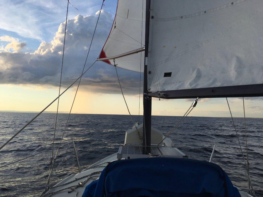 Под парусами