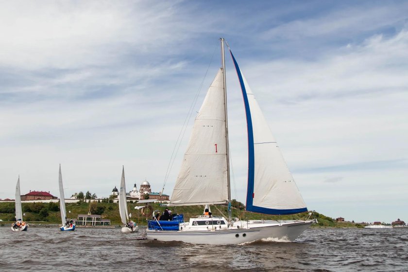 Парусная яхта ассоль