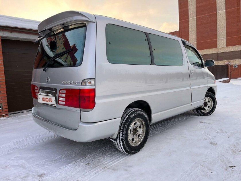 Тойота hiace 2000