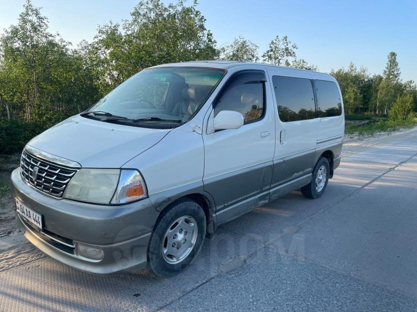 Тойота гранд хайс 2000