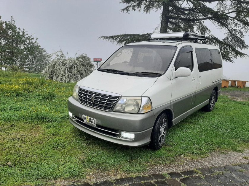 Тойота Региус 2001