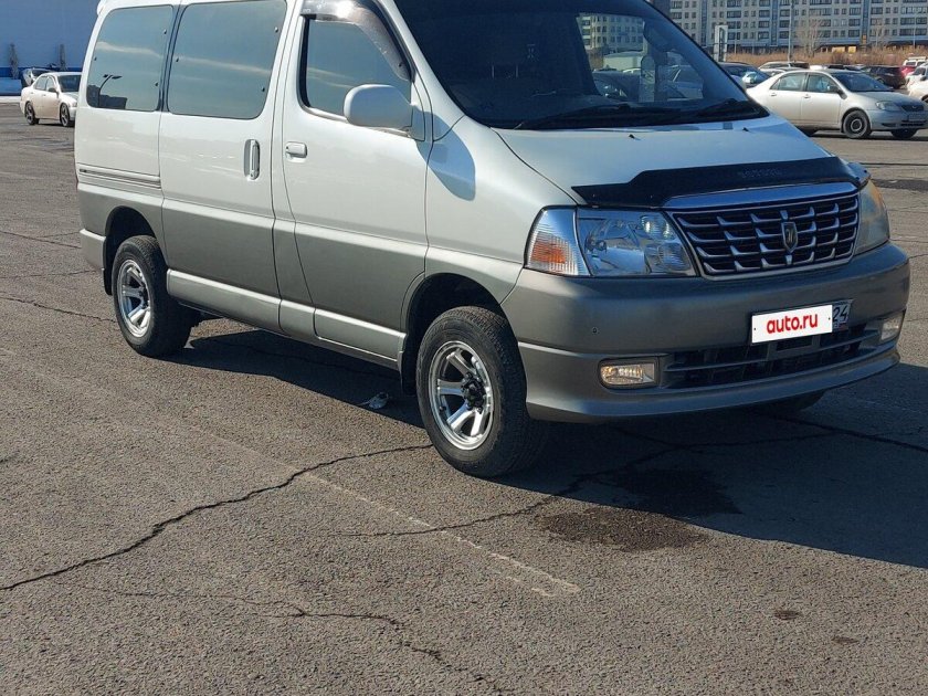 Тойота гранд хайс 2001