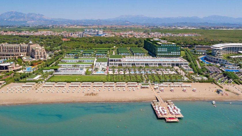 Корнелия де Люкс Турция Белек