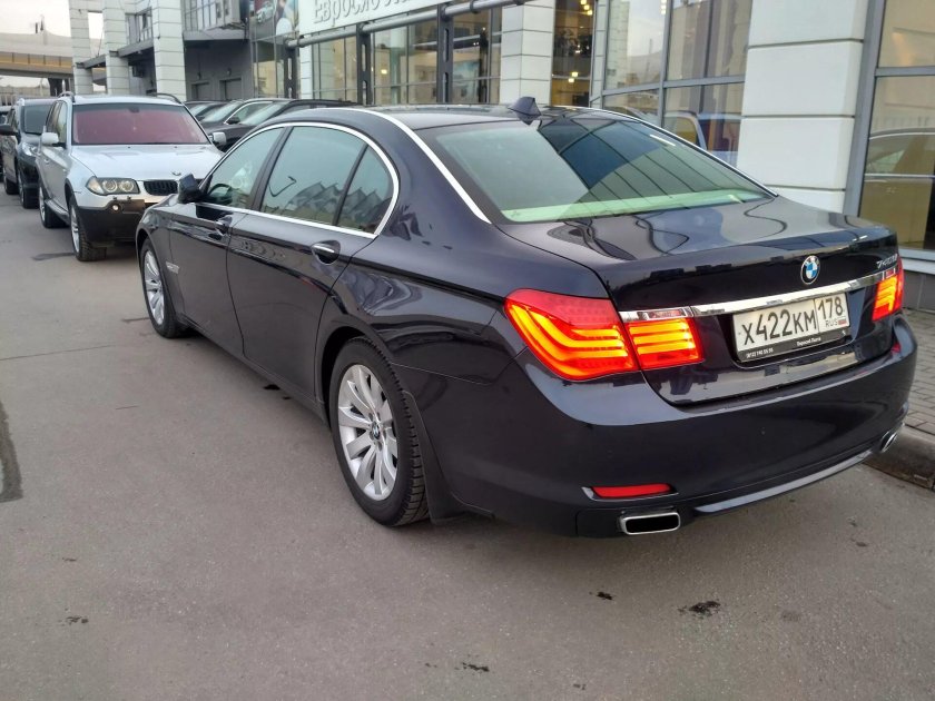 BMW 740 2010
