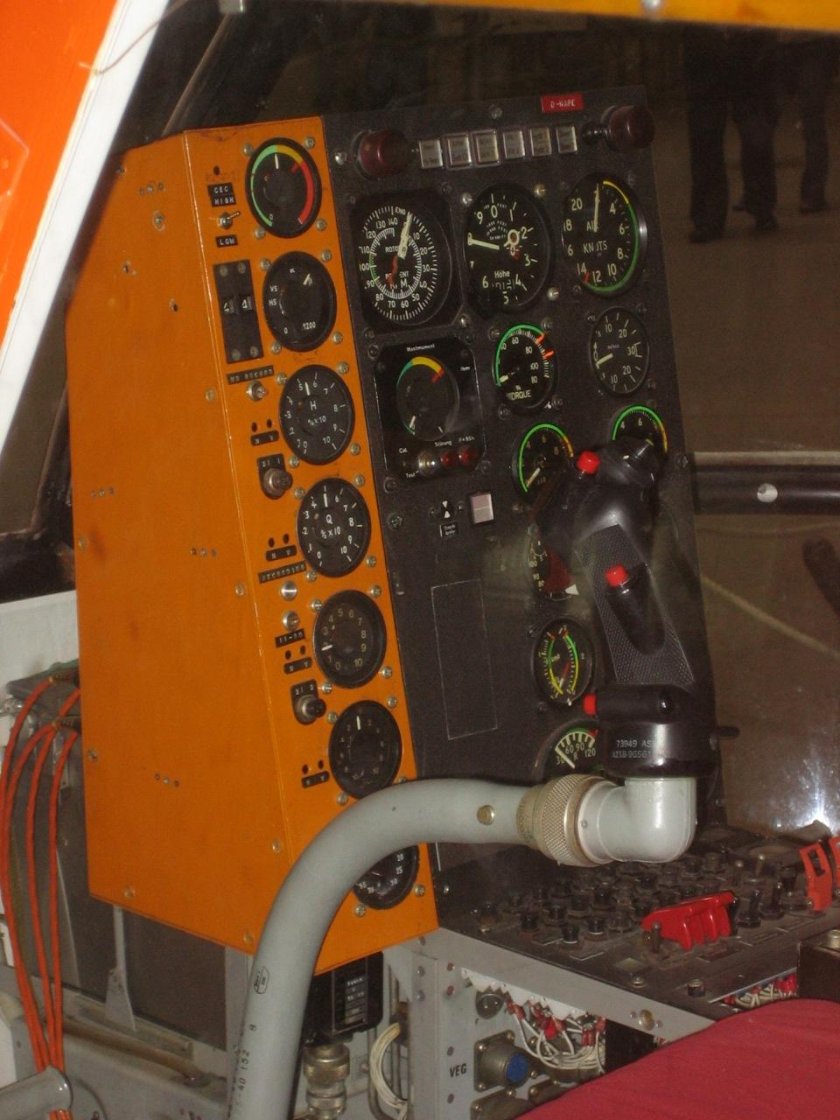 Bo 105 Cockpit