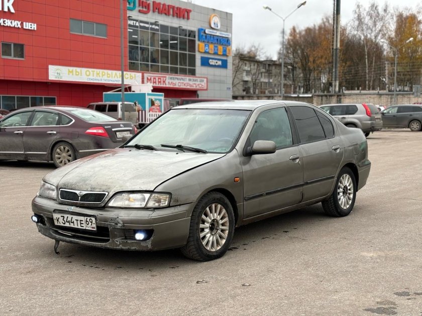 Nissan primera II (p11)1997