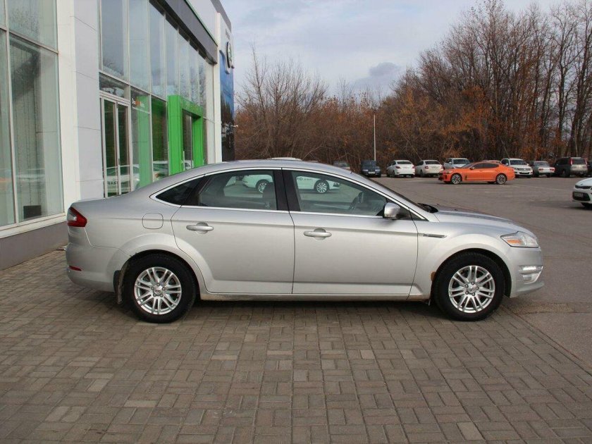 Серебристый Форд Мондео 4 без тонировки