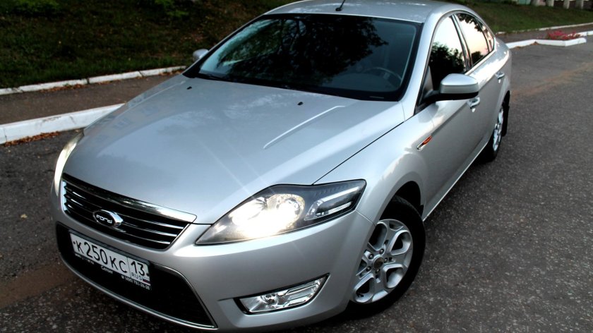 Ford Mondeo 4 серебристая