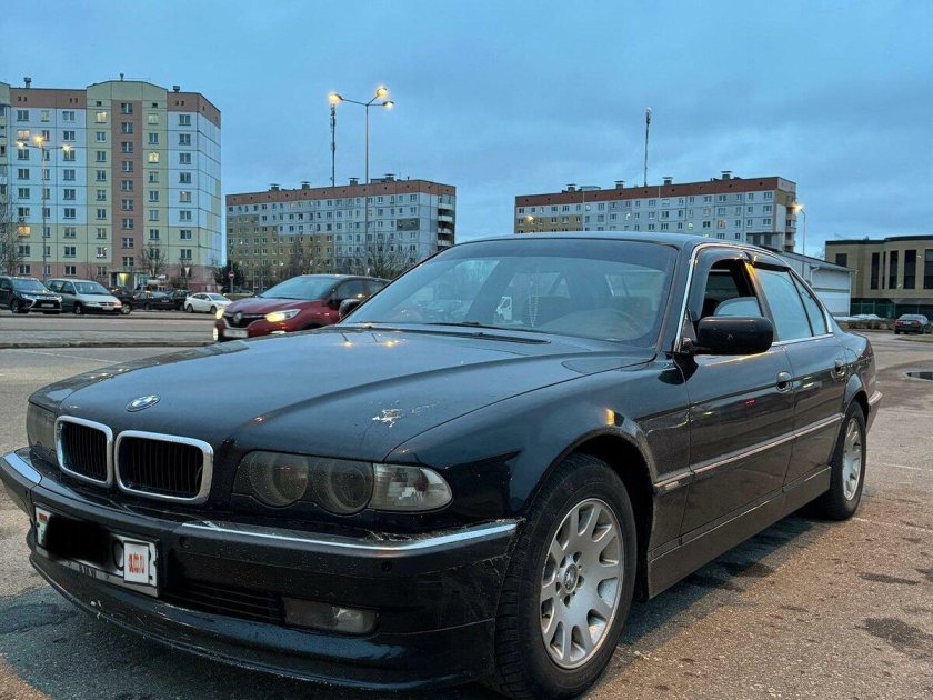 Бмв 7 серии 1999