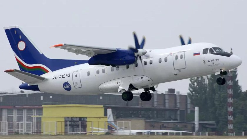 АН-140 пассажирский самолёт