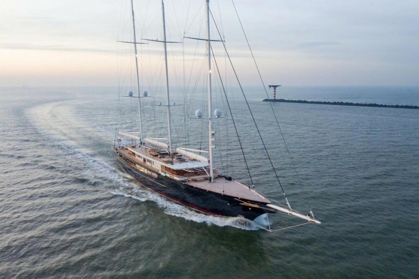 Яхта Джеффа Безоса