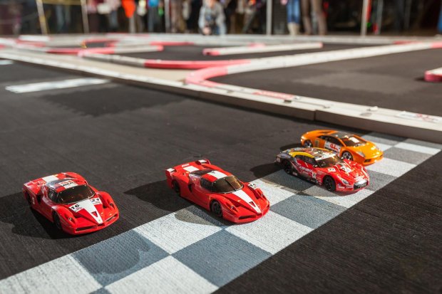 Аттракцион с радиоуправляемыми машинками