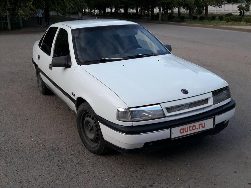 Белый Opel Vectra a