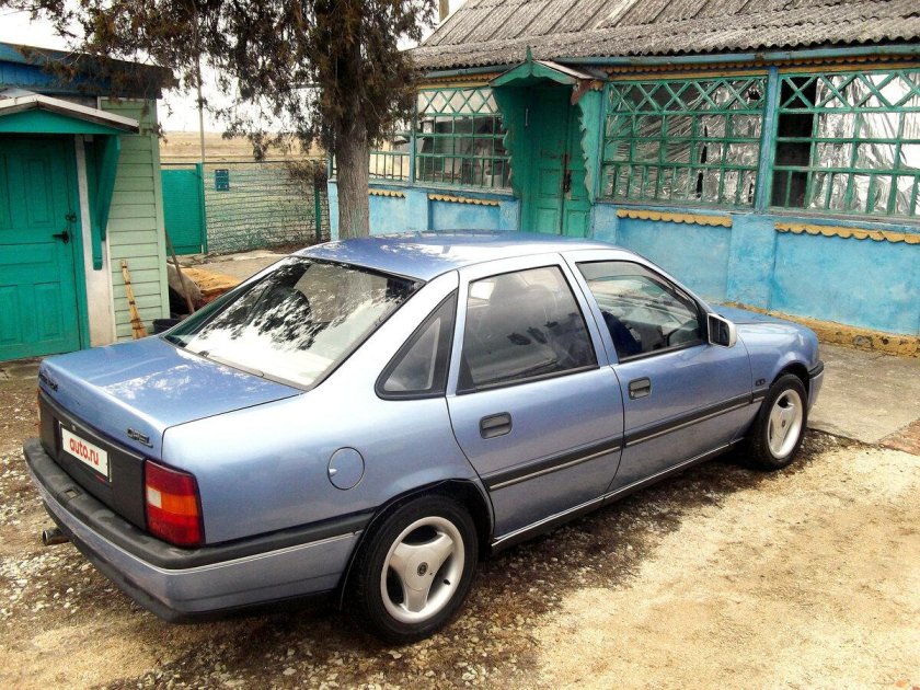 Opel Vectra a 1989 седан