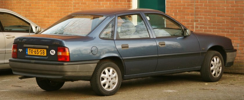 Опель Вектра 1989
