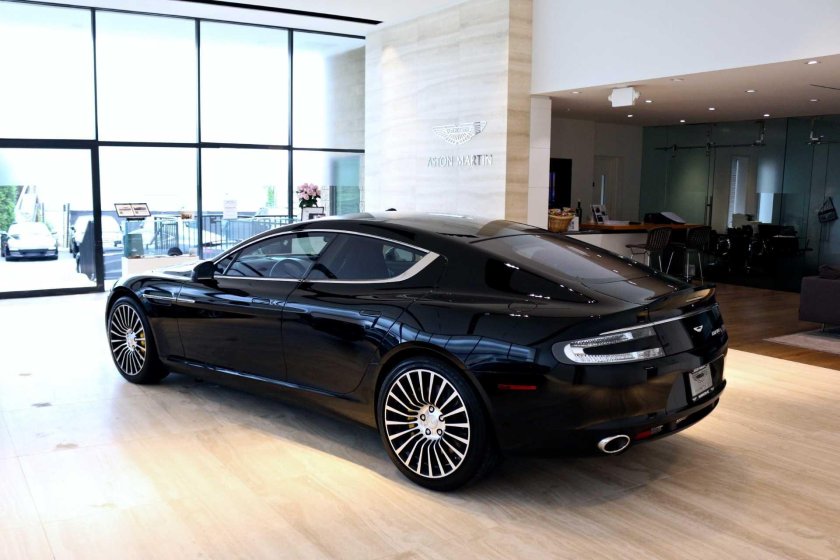 Астон Мартин Рапид s