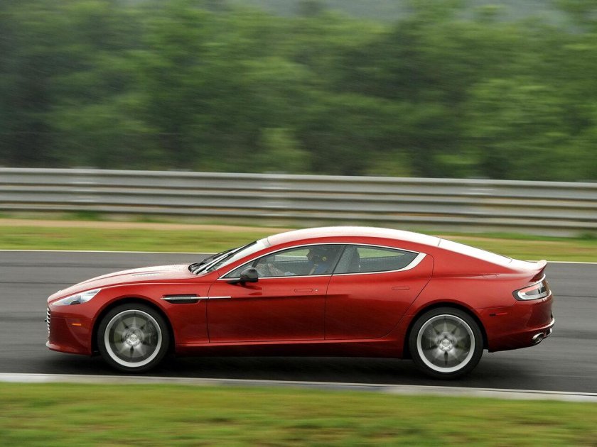 Астон Мартин Рапид