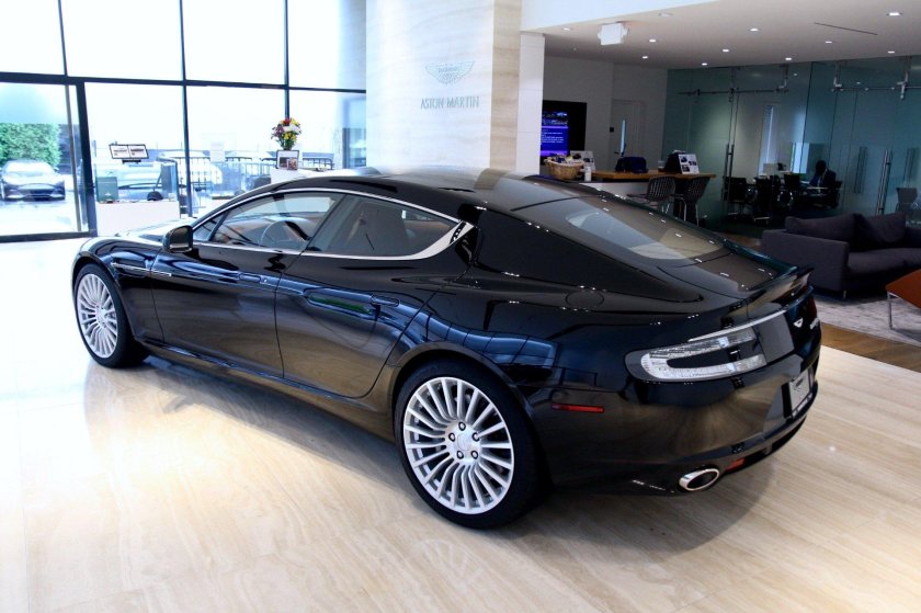 Астон Мартин Рапид