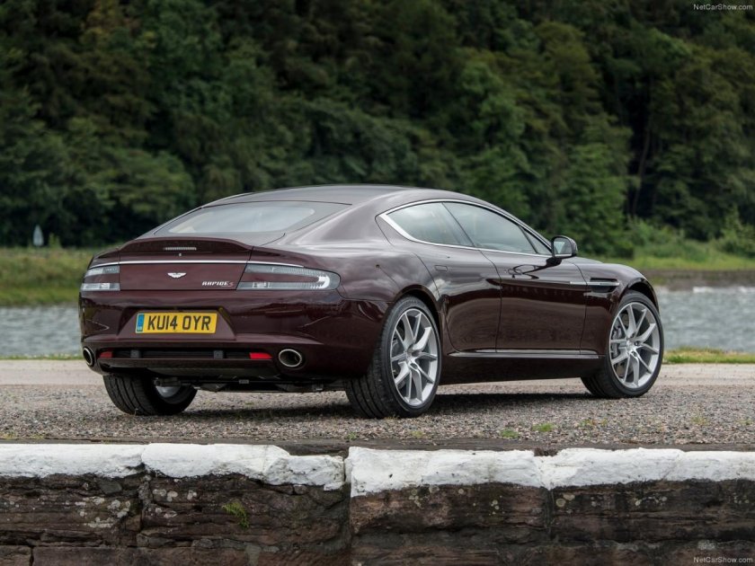 Астон Мартин четырехдверный