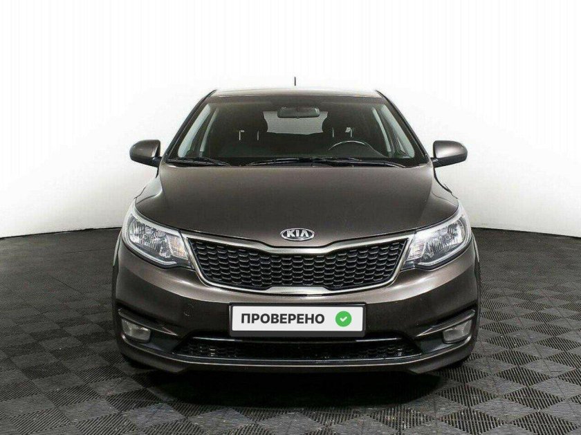 Киа Рио в автосалоне