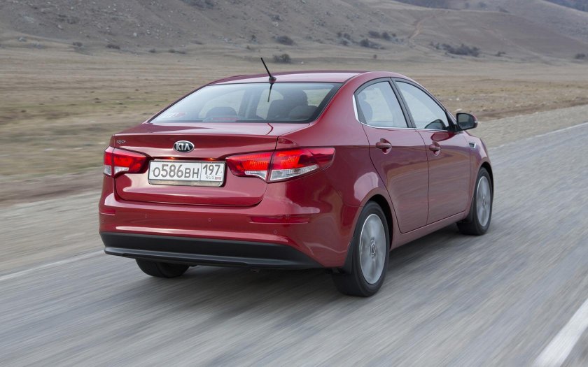 Kia Rio 2015 седан сзади