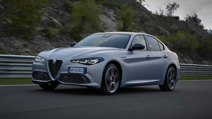 Новая alfa romeo giulia 2023