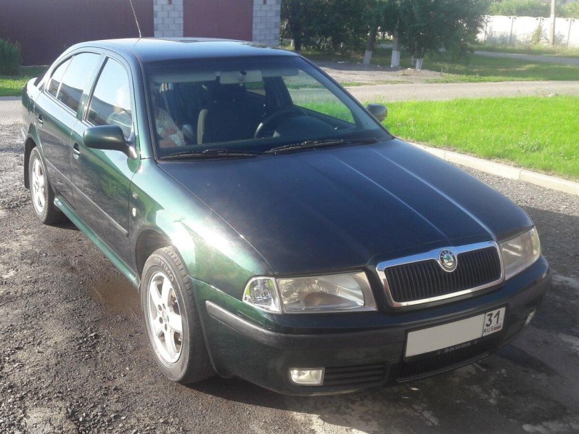 Шкода Октавия зеленая 2004
