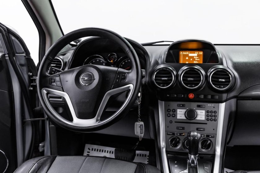 Opel antara 2.4 салон