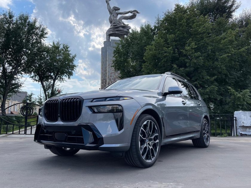 БМВ джип серый