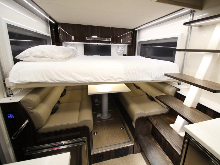 Автодом Mercedes 8x8 Expedition