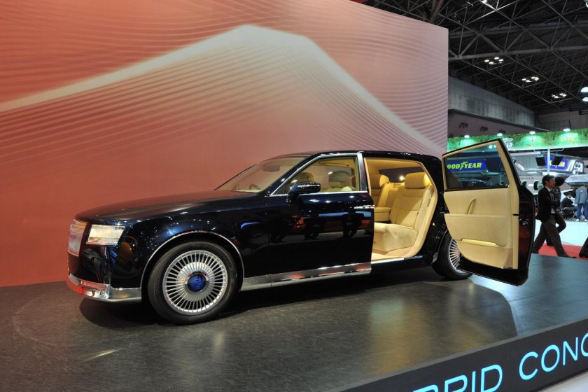 Toyota Century v12