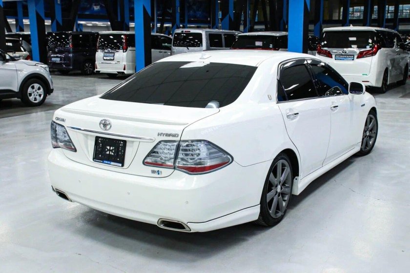 Toyota Crown 13