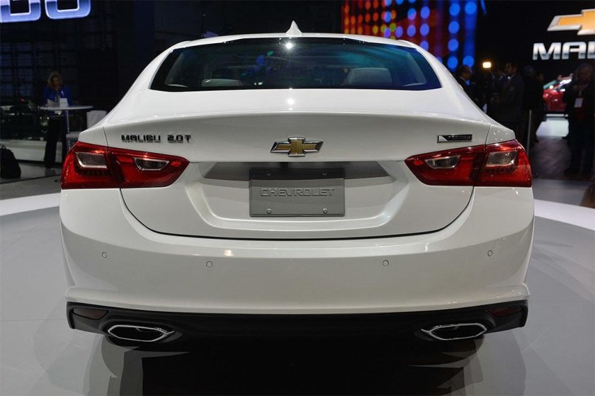 Chevrolet Malibu 2022 зад