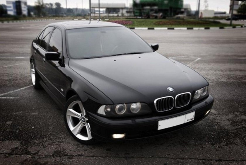 БМВ е39 черная