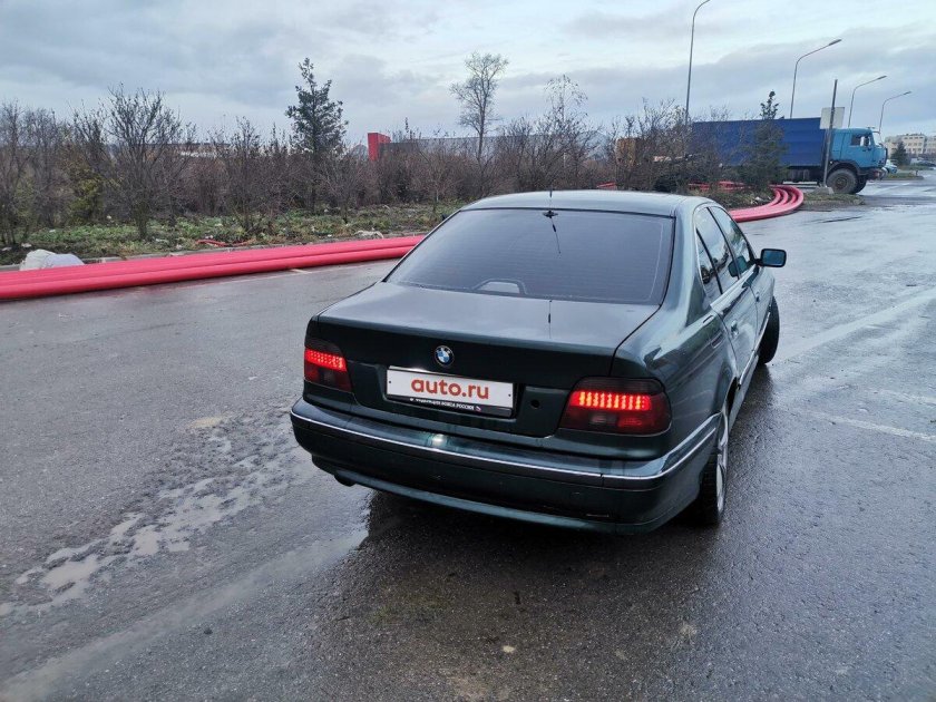 Зеленая бмв