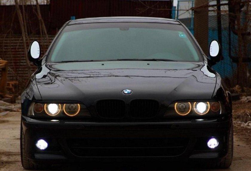 БМВ е39 черная