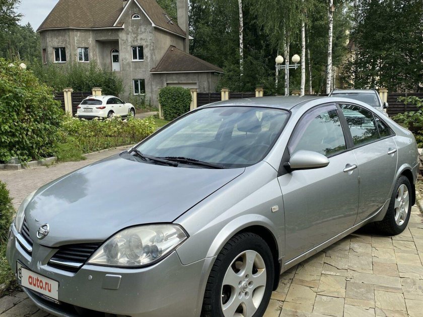 Ниссан серый седан