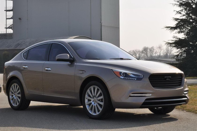 Авто ДЕТОМАЗО седан