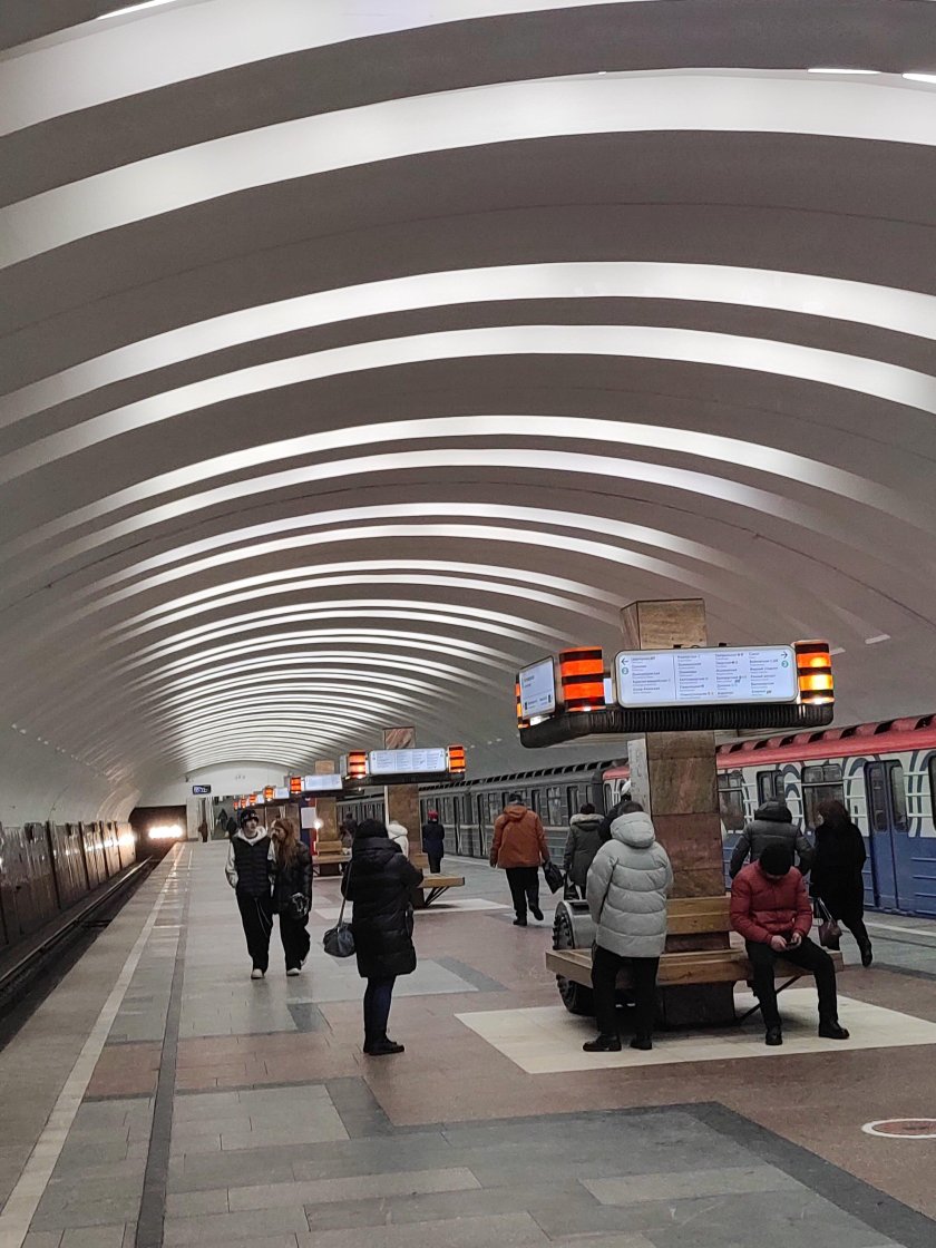 Кантемировская станция метро