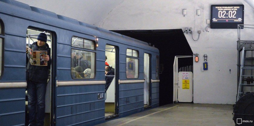 Метро поезд на Калужско Рижской линии