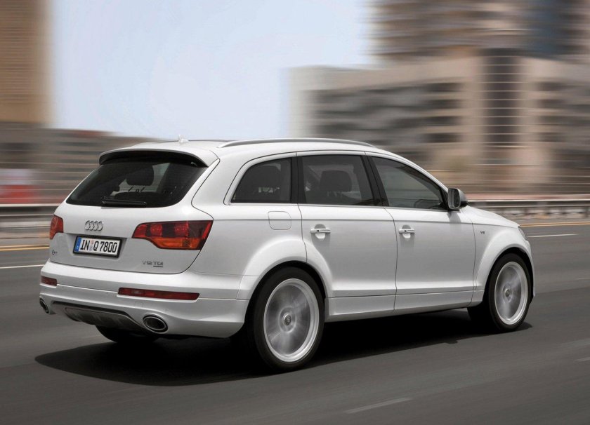 Audi q7 2009 v12