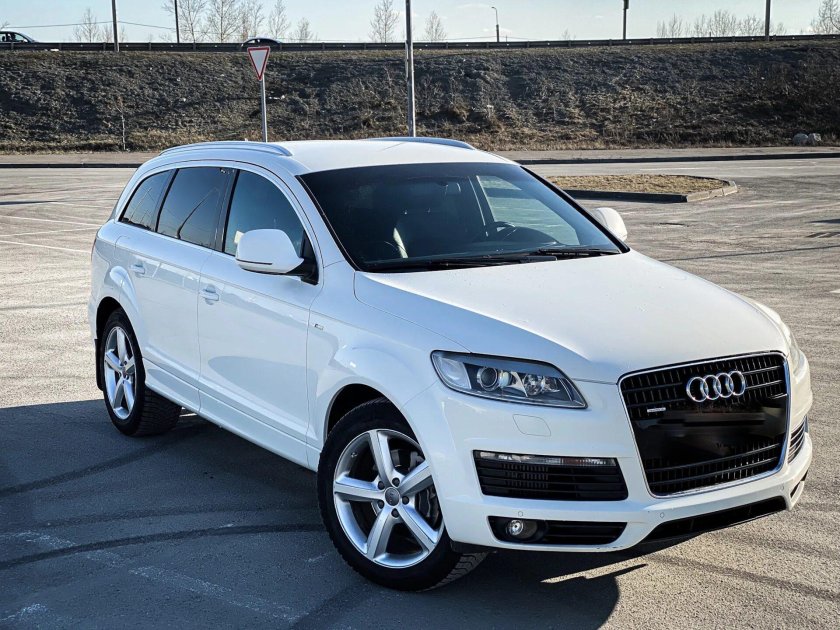 Audi q7 White